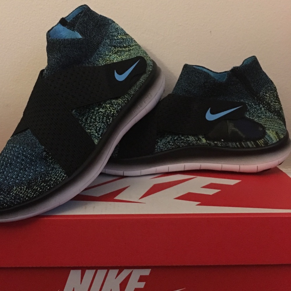 NWOT - Nike Free Flynit